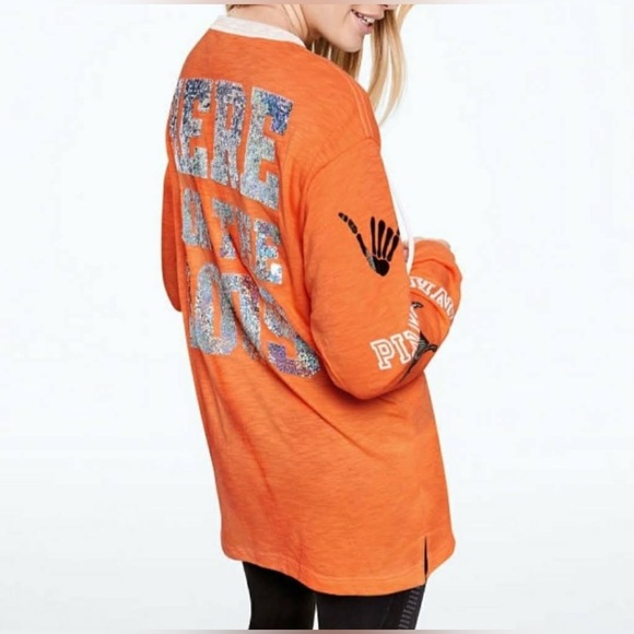 ❌SOLD❌ VS PINK LACE UP LONG SLEEVE CAMPUS TEE SHIRT HERE FOR THE BOOS BLING DOG - Picture 4 of 8